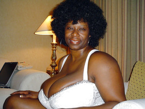 Big breasted ebony matures erotic pics